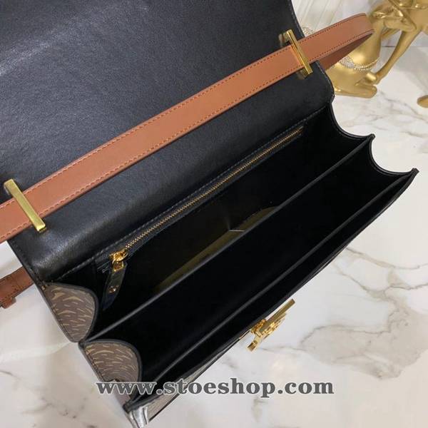 高仿包burberry頂級原單TB專屬標識皮革鎖扣包皮革單肩包鎖扣裝飾 Thomas Bur 靈感專屬標識斜背包手拿包blpj12314 6 高仿包burberry頂級原單TB專屬標識皮革鎖扣包皮革單肩包鎖扣裝飾 Thomas Bur 靈感專屬標識斜背包手拿包blpj12314