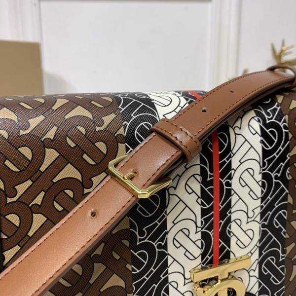高仿包burberry頂級原單TB專屬標識皮革鎖扣包皮革單肩包鎖扣裝飾 Thomas Bur 靈感專屬標識斜背包手拿包blpj12314 9 高仿包burberry頂級原單TB專屬標識皮革鎖扣包皮革單肩包鎖扣裝飾 Thomas Bur 靈感專屬標識斜背包手拿包blpj12314
