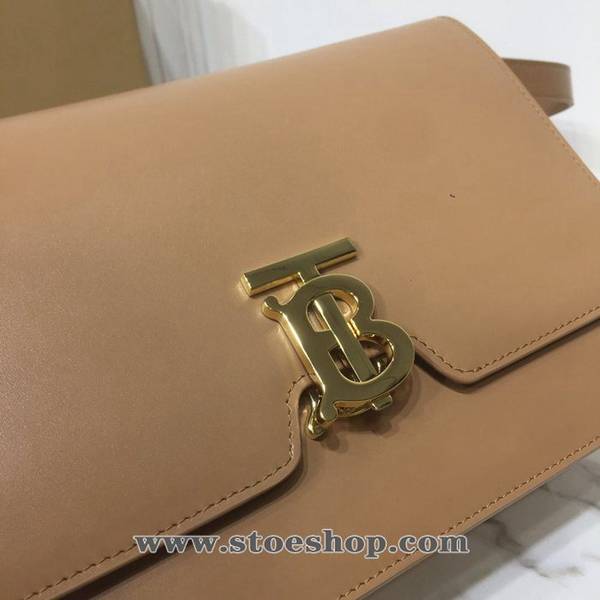 竭誠精品burberry頂級原單TB中號專屬標識皮革鎖扣包皮革單肩包Thomas Bur靈感專屬標識斜背包手拿包blpj12321 4 竭誠精品burberry頂級原單TB中號專屬標識皮革鎖扣包皮革單肩包Thomas Bur靈感專屬標識斜背包手拿包blpj12321