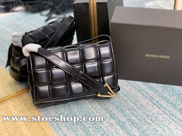 高仿包BOTTEGA VENETABv秋冬Cassette全皮枕頭包草綠色立體格子高級小牛皮blpj12329