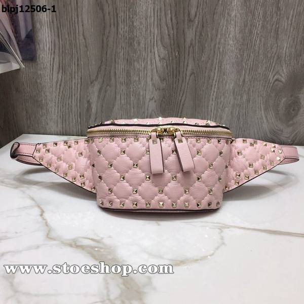 高仿原單Valentino爆裂紋華倫天奴專櫃新款小羊皮腰包Garavani Free Rockstud Spike 軟質小羊皮腰包絎縫小羊皮製造blpj12506