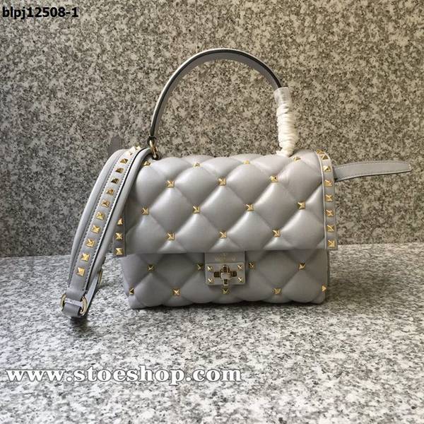 高仿奢侈品Valentino華倫天奴 2018春夏系列經典柳釘合成材質與奇趣色彩手拎 斜跨 手腕blpj12508