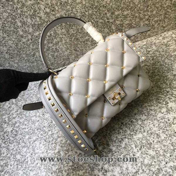 高仿奢侈品Valentino華倫天奴 2018春夏系列經典柳釘合成材質與奇趣色彩手拎 斜跨 手腕blpj12508 4 高仿奢侈品Valentino華倫天奴 2018春夏系列經典柳釘合成材質與奇趣色彩手拎 斜跨 手腕blpj12508