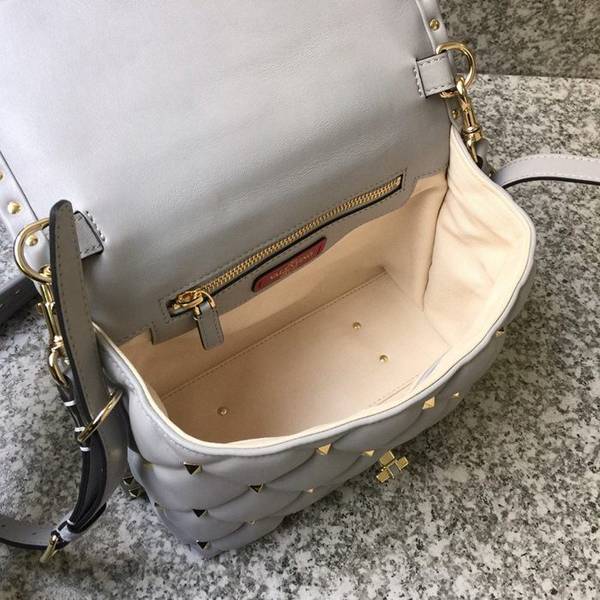 高仿奢侈品Valentino華倫天奴 2018春夏系列經典柳釘合成材質與奇趣色彩手拎 斜跨 手腕blpj12508 7 高仿奢侈品Valentino華倫天奴 2018春夏系列經典柳釘合成材質與奇趣色彩手拎 斜跨 手腕blpj12508