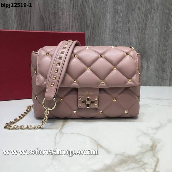 名牌高仿ValentinoValentino Garavani斜挎包採用軟質納帕羔羊皮環繞鉑金後處理鉚釘飾邊blpj12519 1 名牌高仿ValentinoValentino Garavani斜挎包採用軟質納帕羔羊皮環繞鉑金後處理鉚釘飾邊blpj12519
