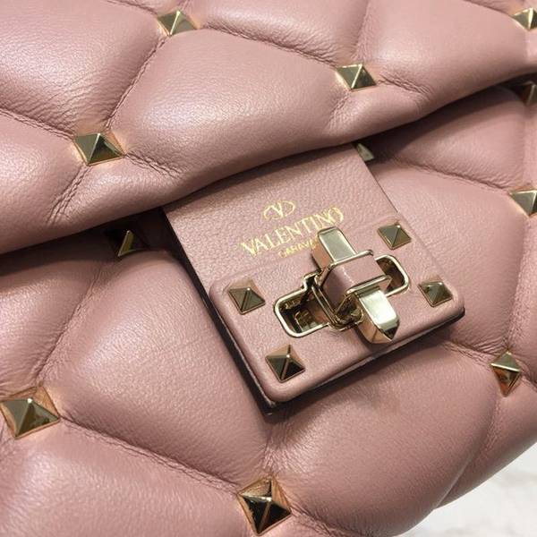 名牌高仿ValentinoValentino Garavani斜挎包採用軟質納帕羔羊皮環繞鉑金後處理鉚釘飾邊blpj12519 5 名牌高仿ValentinoValentino Garavani斜挎包採用軟質納帕羔羊皮環繞鉑金後處理鉚釘飾邊blpj12519