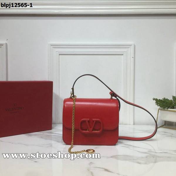 高仿精品ValentinoValentino Garavani VSLING 亮澤小牛皮肩背包搭配可延長肩帶blpj12565