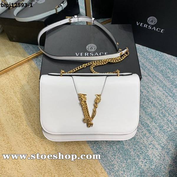 頂級高仿versace小牛皮2020款美杜莎Versace Virtus單肩包手袋以經典“V”字綴飾奪目blpj12593 1 頂級高仿versace小牛皮2020款美杜莎Versace Virtus單肩包手袋以經典“V”字綴飾奪目blpj12593