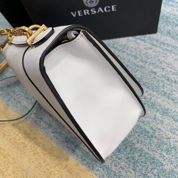 頂級高仿versace小牛皮2020款美杜莎Versace Virtus單肩包手袋以經典“V”字綴飾奪目blpj12593 5 頂級高仿versace小牛皮2020款美杜莎Versace Virtus單肩包手袋以經典“V”字綴飾奪目blpj12593