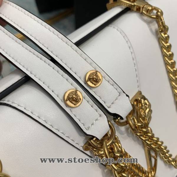 頂級高仿versace小牛皮2020款美杜莎Versace Virtus單肩包手袋以經典“V”字綴飾奪目blpj12593 6 頂級高仿versace小牛皮2020款美杜莎Versace Virtus單肩包手袋以經典“V”字綴飾奪目blpj12593