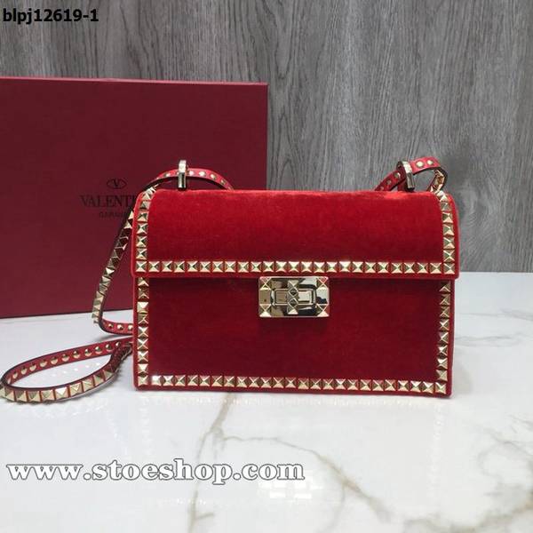 高仿原單Valentino天鵝絨Valentino Garavani Rockstud No Limit全新十字包邊鎖斜挎包blpj12619