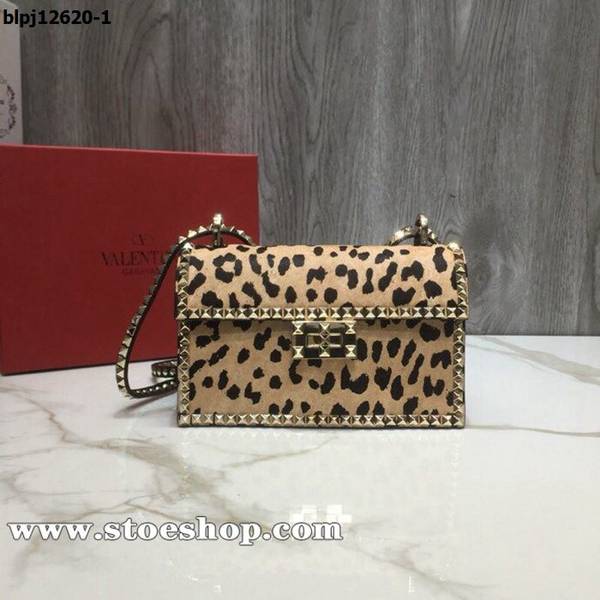 高仿原版Valentino全皮豹紋皮Garavani Rockstud No Limit全新十字包邊鎖斜挎包blpj12620