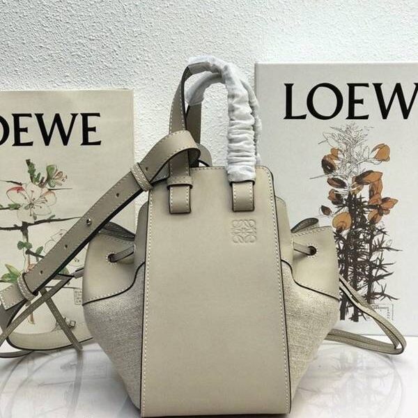 高仿精品批發LOEWE春夏新品吊床包Hammock bag獨特拉繩式開口替代經典拉鏈設計blpj12666