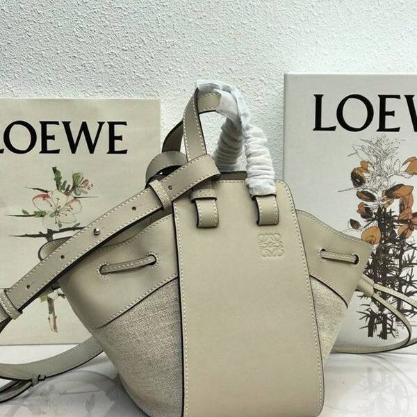高仿精品批發LOEWE春夏新品吊床包Hammock bag獨特拉繩式開口替代經典拉鏈設計blpj12666