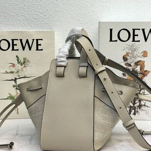高仿精品批發LOEWE春夏新品吊床包Hammock bag獨特拉繩式開口替代經典拉鏈設計blpj12666