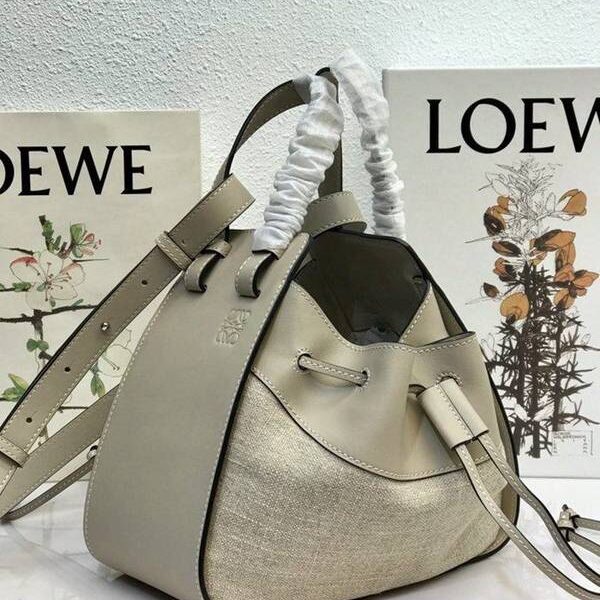 高仿精品批發LOEWE春夏新品吊床包Hammock bag獨特拉繩式開口替代經典拉鏈設計blpj12666