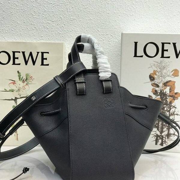 高仿包LOEWE春夏新品吊床包 Hammock bag 獨特拉繩式開口替代經典拉鏈設計 肩背,手提,斜挎採用一級牛皮blpj12667 9 高仿包LOEWE春夏新品吊床包 Hammock bag 獨特拉繩式開口替代經典拉鏈設計 肩背,手提,斜挎採用一級牛皮blpj12667