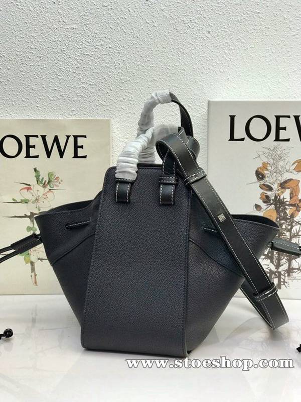 高仿包LOEWE春夏新品吊床包 Hammock bag 獨特拉繩式開口替代經典拉鏈設計 肩背,手提,斜挎採用一級牛皮blpj12667 3 高仿包LOEWE春夏新品吊床包 Hammock bag 獨特拉繩式開口替代經典拉鏈設計 肩背,手提,斜挎採用一級牛皮blpj12667