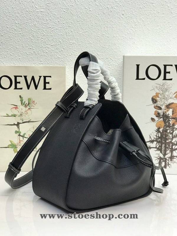高仿包LOEWE春夏新品吊床包 Hammock bag 獨特拉繩式開口替代經典拉鏈設計 肩背,手提,斜挎採用一級牛皮blpj12667 4 高仿包LOEWE春夏新品吊床包 Hammock bag 獨特拉繩式開口替代經典拉鏈設計 肩背,手提,斜挎採用一級牛皮blpj12667