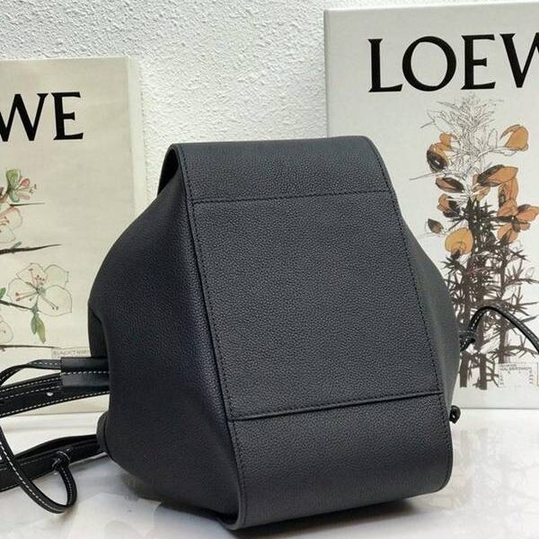 高仿包LOEWE春夏新品吊床包 Hammock bag 獨特拉繩式開口替代經典拉鏈設計 肩背,手提,斜挎採用一級牛皮blpj12667 12 高仿包LOEWE春夏新品吊床包 Hammock bag 獨特拉繩式開口替代經典拉鏈設計 肩背,手提,斜挎採用一級牛皮blpj12667