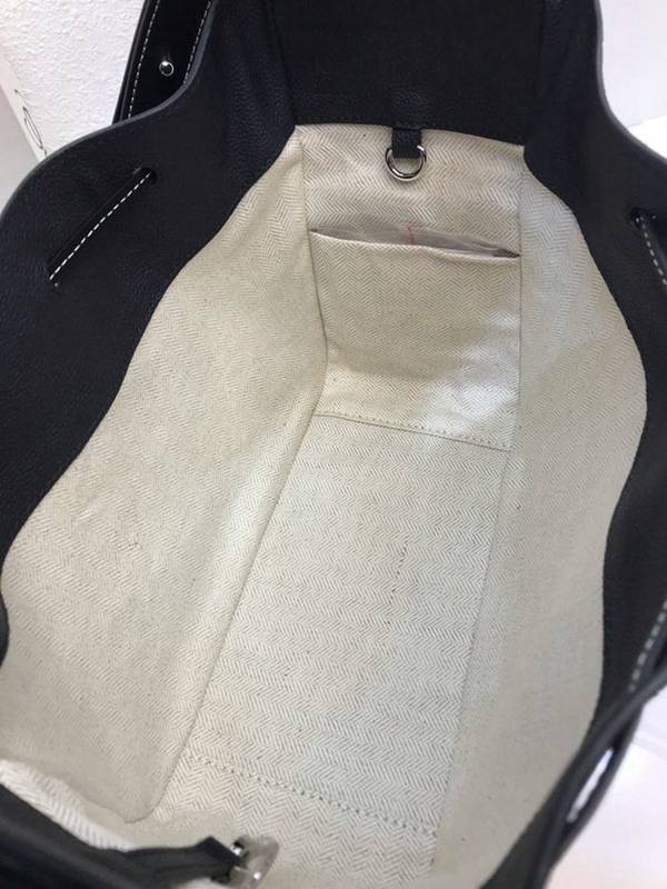 高仿包LOEWE春夏新品吊床包 Hammock bag 獨特拉繩式開口替代經典拉鏈設計 肩背,手提,斜挎採用一級牛皮blpj12667 7 高仿包LOEWE春夏新品吊床包 Hammock bag 獨特拉繩式開口替代經典拉鏈設計 肩背,手提,斜挎採用一級牛皮blpj12667
