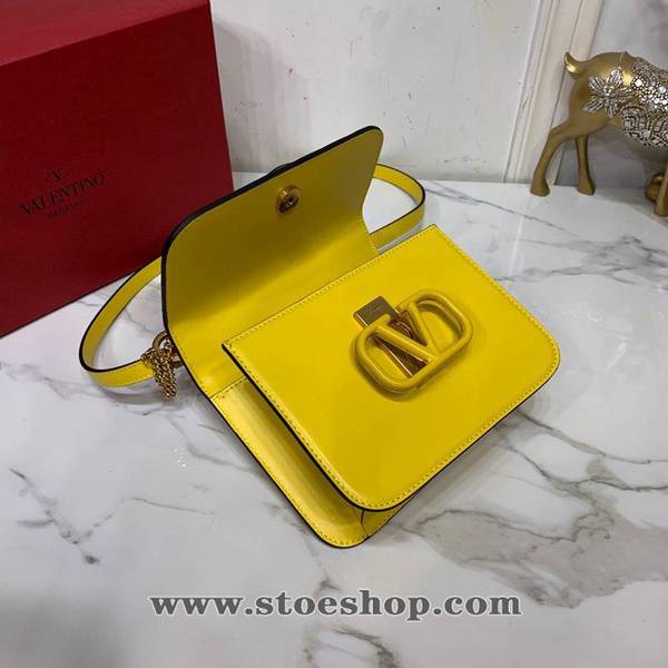 時尚a貨Valentino檸檬Valentino Garavani VSLING 亮澤小牛皮肩背包blpj12829 6 時尚a貨Valentino檸檬Valentino Garavani VSLING 亮澤小牛皮肩背包blpj12829