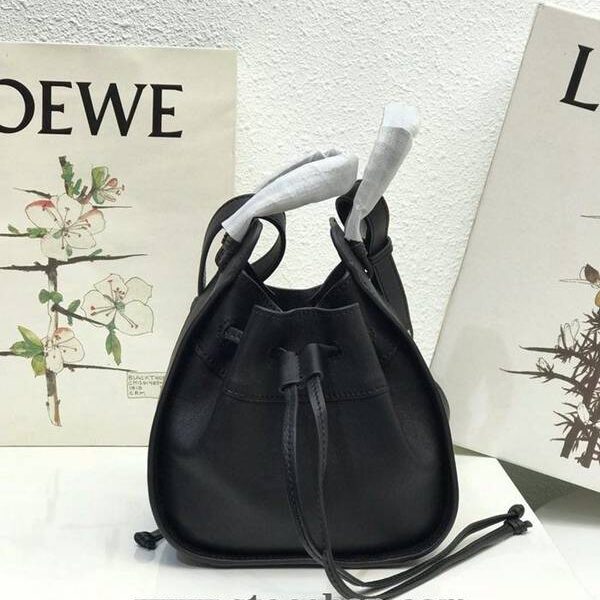 原單LOEWE黑平紋皮mini hammock bag吊床包全牛皮blpj12866