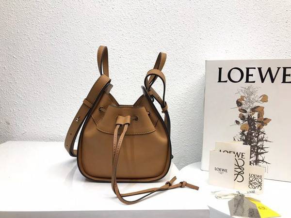 a貨LOEWE平紋淺焦糖mini hammock bag吊床包全牛皮blpj12869 5 a貨LOEWE平紋淺焦糖mini hammock bag吊床包全牛皮blpj12869