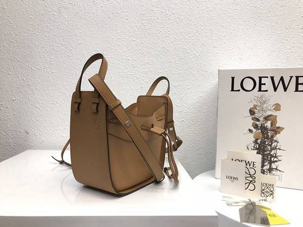 a貨LOEWE平紋淺焦糖mini hammock bag吊床包全牛皮blpj12869 9 a貨LOEWE平紋淺焦糖mini hammock bag吊床包全牛皮blpj12869