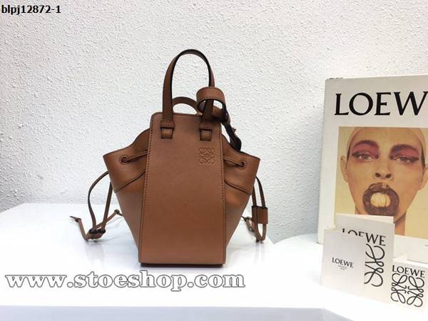 竭誠精品LOEWE黃棕平紋皮mini hammock bag吊床包全牛皮blpj12872