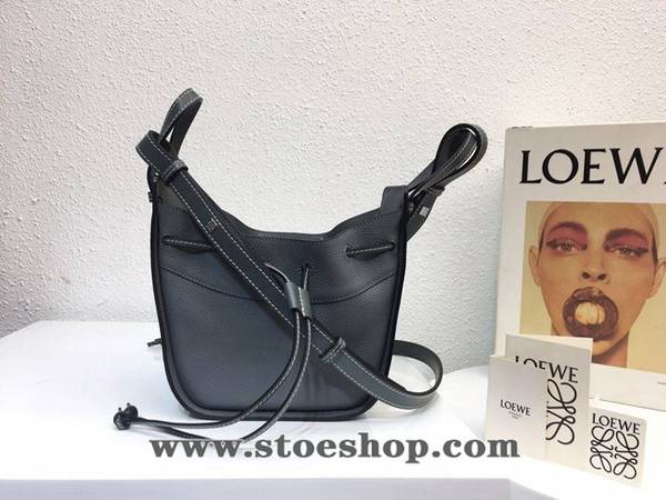 高仿名牌包LOEWE青銅色荔枝紋mini hammock bag吊床包全牛皮blpj12876 4 高仿名牌包LOEWE青銅色荔枝紋mini hammock bag吊床包全牛皮blpj12876