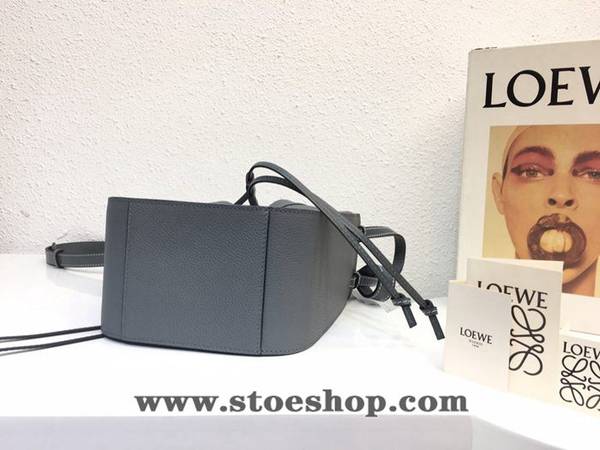 高仿名牌包LOEWE青銅色荔枝紋mini hammock bag吊床包全牛皮blpj12876 6 高仿名牌包LOEWE青銅色荔枝紋mini hammock bag吊床包全牛皮blpj12876