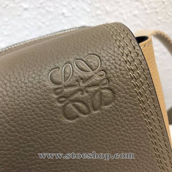 高仿包包批發LOEWE杏色拼military messenger XS小號郵差包進口荔枝紋小皮blpj12877 4 高仿包包批發LOEWE杏色拼military messenger XS小號郵差包進口荔枝紋小皮blpj12877