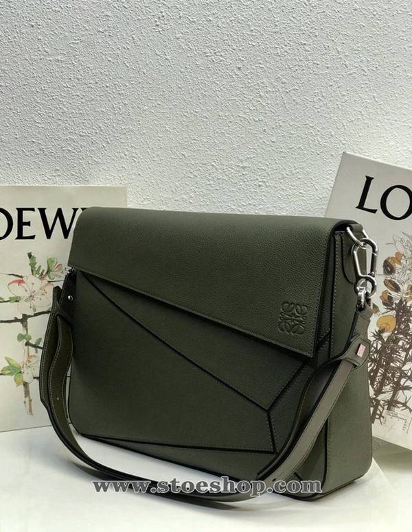 高仿LOEWE羅意威專櫃新款 Puzzle 男款系列軍綠立方體造型進口西班牙小牛皮blpj12881 2 高仿LOEWE羅意威專櫃新款 Puzzle 男款系列軍綠立方體造型進口西班牙小牛皮blpj12881