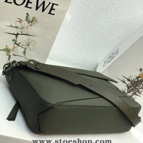 高仿LOEWE羅意威專櫃新款 Puzzle 男款系列軍綠立方體造型進口西班牙小牛皮blpj12881 11 高仿LOEWE羅意威專櫃新款 Puzzle 男款系列軍綠立方體造型進口西班牙小牛皮blpj12881