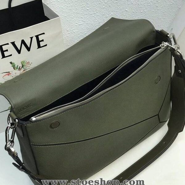 高仿LOEWE羅意威專櫃新款 Puzzle 男款系列軍綠立方體造型進口西班牙小牛皮blpj12881 13 高仿LOEWE羅意威專櫃新款 Puzzle 男款系列軍綠立方體造型進口西班牙小牛皮blpj12881