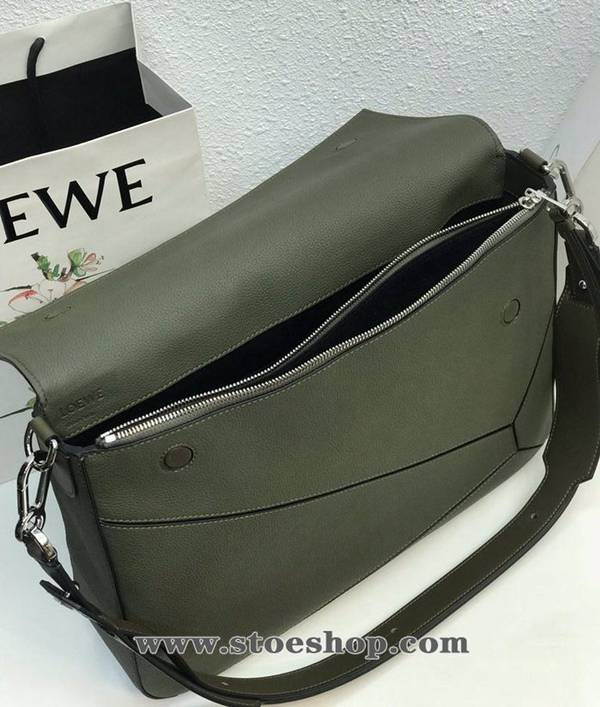高仿LOEWE羅意威專櫃新款 Puzzle 男款系列軍綠立方體造型進口西班牙小牛皮blpj12881 6 高仿LOEWE羅意威專櫃新款 Puzzle 男款系列軍綠立方體造型進口西班牙小牛皮blpj12881