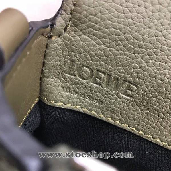 高仿LOEWE羅意威專櫃新款 Puzzle 男款系列軍綠立方體造型進口西班牙小牛皮blpj12881 8 高仿LOEWE羅意威專櫃新款 Puzzle 男款系列軍綠立方體造型進口西班牙小牛皮blpj12881