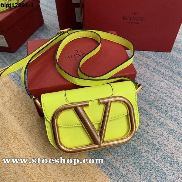 高仿包包批發Valentino螢光黃金扣風琴包Valentino Garavani MAXI 2020款金屬LOGO小牛皮斜挎包blpj12891 1 高仿包包批發Valentino螢光黃金扣風琴包Valentino Garavani MAXI 2020款金屬LOGO小牛皮斜挎包blpj12891
