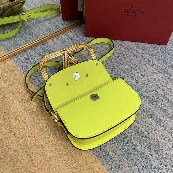 高仿包包批發Valentino螢光黃金扣風琴包Valentino Garavani MAXI 2020款金屬LOGO小牛皮斜挎包blpj12891 5 高仿包包批發Valentino螢光黃金扣風琴包Valentino Garavani MAXI 2020款金屬LOGO小牛皮斜挎包blpj12891
