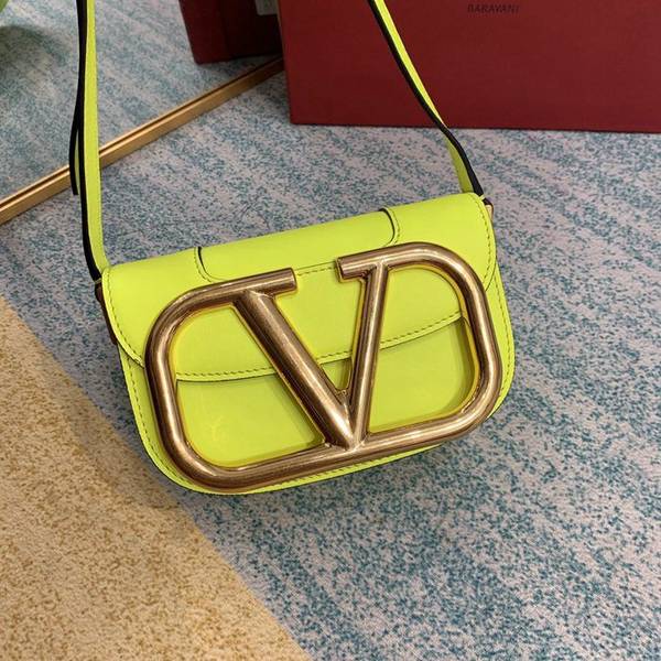 高仿包包批發Valentino螢光黃金扣風琴包Valentino Garavani MAXI 2020款金屬LOGO小牛皮斜挎包blpj12891 9 高仿包包批發Valentino螢光黃金扣風琴包Valentino Garavani MAXI 2020款金屬LOGO小牛皮斜挎包blpj12891