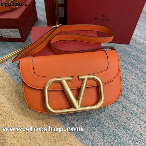 高仿精品批發Valentino螢光橙金扣風琴包 Valentino Garavani MAXI 2020款金屬LOGO小牛皮斜挎包blpj12892 1 高仿精品批發Valentino螢光橙金扣風琴包 Valentino Garavani MAXI 2020款金屬LOGO小牛皮斜挎包blpj12892