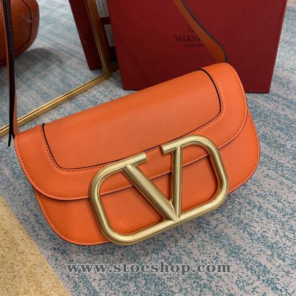 高仿精品批發Valentino螢光橙金扣風琴包 Valentino Garavani MAXI 2020款金屬LOGO小牛皮斜挎包blpj12892 4 高仿精品批發Valentino螢光橙金扣風琴包 Valentino Garavani MAXI 2020款金屬LOGO小牛皮斜挎包blpj12892