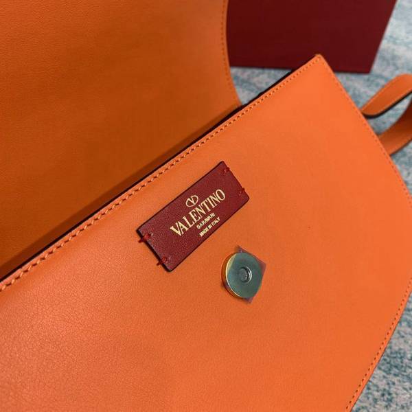 高仿精品批發Valentino螢光橙金扣風琴包 Valentino Garavani MAXI 2020款金屬LOGO小牛皮斜挎包blpj12892 7 高仿精品批發Valentino螢光橙金扣風琴包 Valentino Garavani MAXI 2020款金屬LOGO小牛皮斜挎包blpj12892