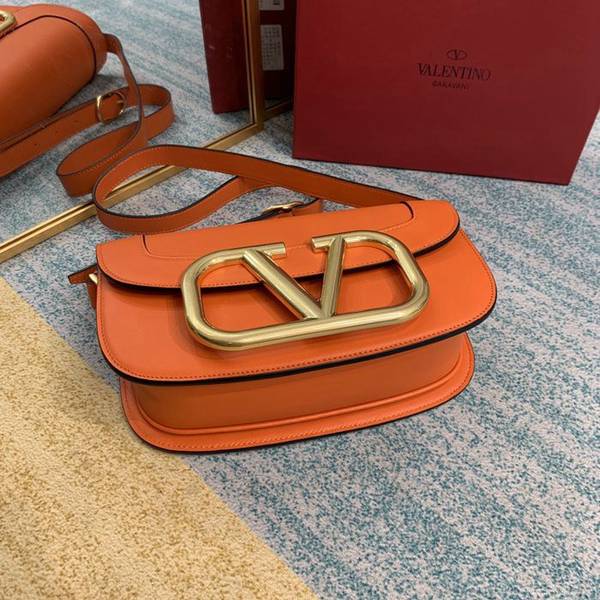 高仿精品批發Valentino螢光橙金扣風琴包 Valentino Garavani MAXI 2020款金屬LOGO小牛皮斜挎包blpj12892 9 高仿精品批發Valentino螢光橙金扣風琴包 Valentino Garavani MAXI 2020款金屬LOGO小牛皮斜挎包blpj12892