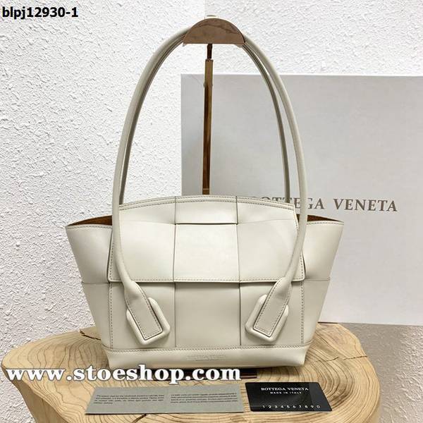 奢侈品BOTTEGA VENETA拼格Bv ArcoBottega Veneta Arco Bag系列小牛皮blpj12930