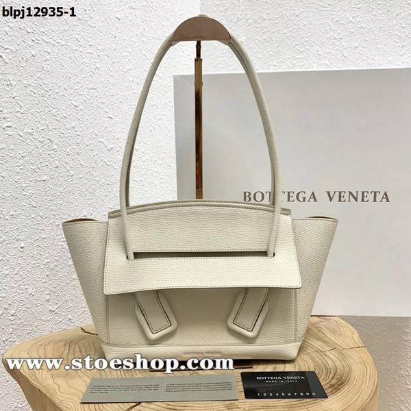 高仿名牌包BOTTEGA VENETA拼格Bv ArcoBottega Veneta Arco Bag系列小牛皮blpj12935