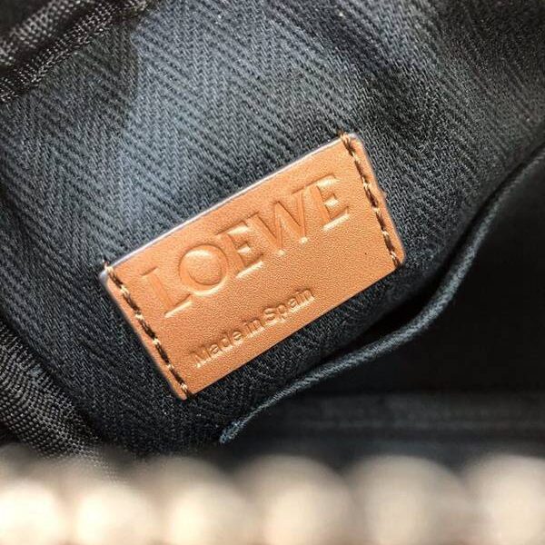 高仿精品推薦LOEWE新款XS郵差包military messenger經信典使包枝荔紋小牛皮blpj12940