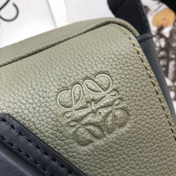 時尚a貨LOEWE新款XS郵差包military messenger經信典使包枝荔紋小牛皮blpj12942 12 時尚a貨LOEWE新款XS郵差包military messenger經信典使包枝荔紋小牛皮blpj12942