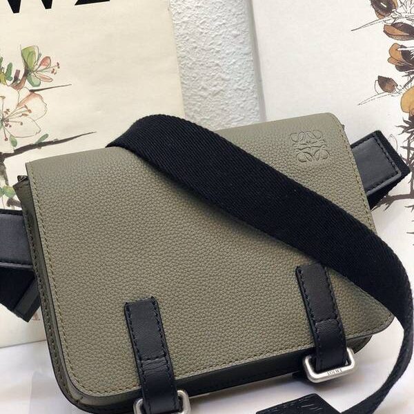 高仿包包LOEWEMilitary Bumbag  Loewe 最新男仕腰包粒面牛皮blpj12945